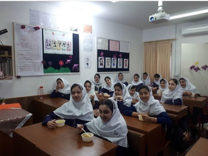 پخش نذری به مناسبت اربعین حسینی در دبستان باران اندیشه